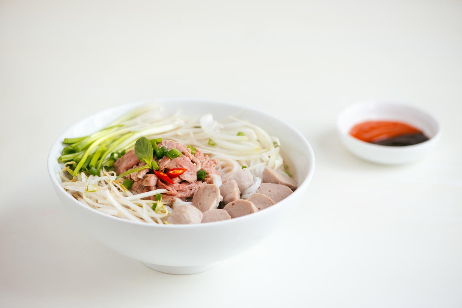 Nước dùng đóng vai trò là “linh hồn” của món nước đặc trưng